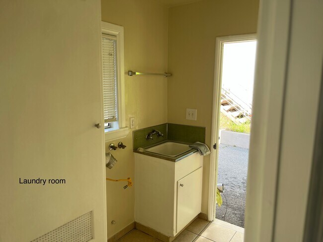 Building Photo - 1807 Bara Rd