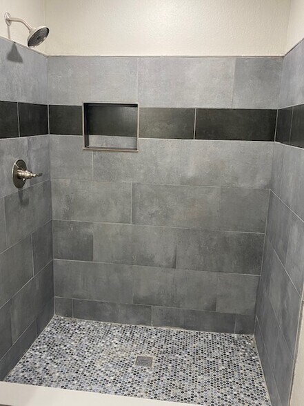 Building Photo - 10047 S Fairview Dr