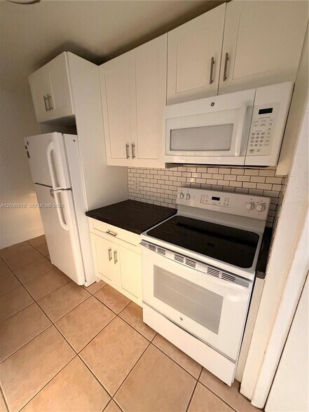 Building Photo - 7250 SW 94th Pl