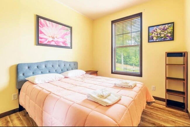 Building Photo - 497 W Center St