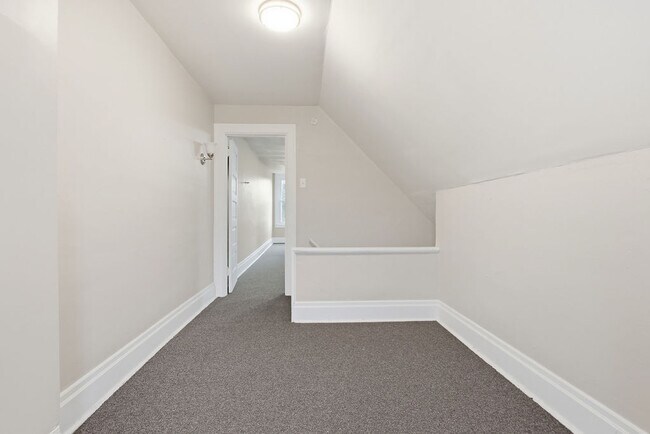 Building Photo - 29 E Orchard Ave