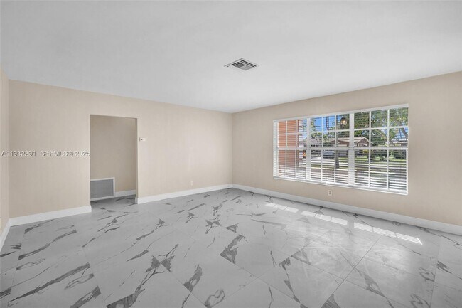 Building Photo - 4655 NW 41st Pl