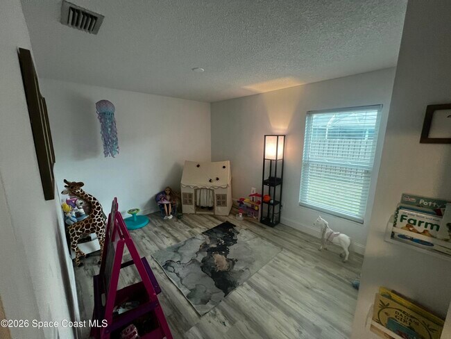 Building Photo - 2300 Hickory Dr
