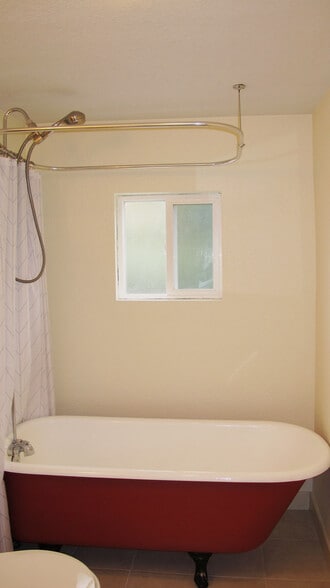 Building Photo - 639 Osceola St