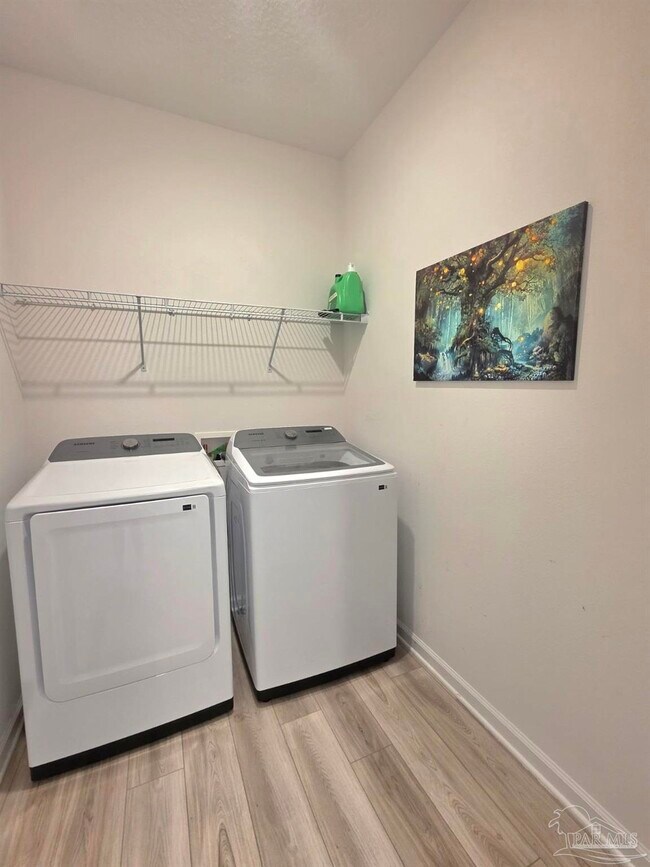 Building Photo - 6621 Sun Tree Cir