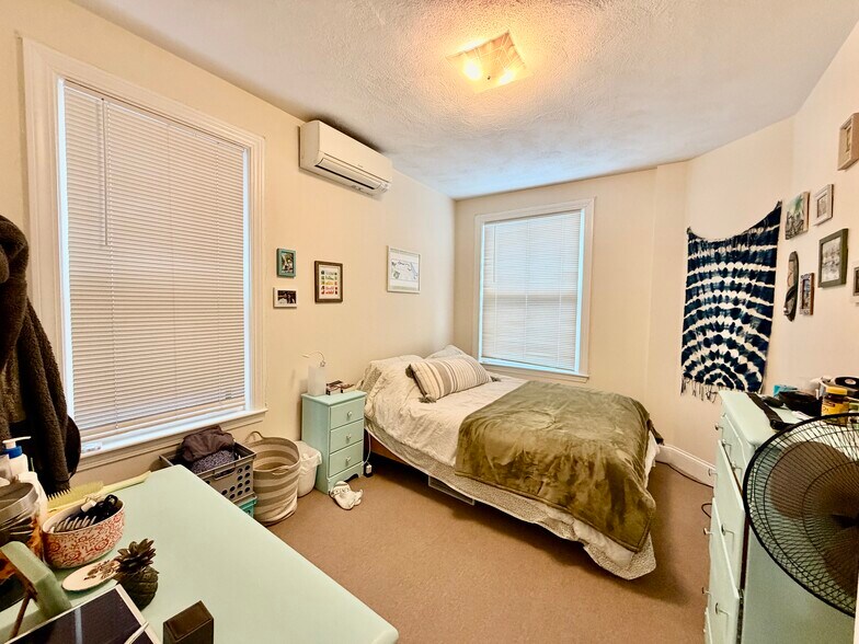 Building Photo - 35 Harvard St