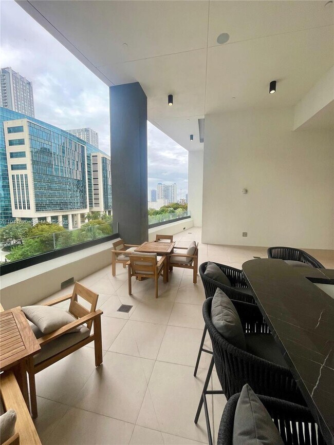 Building Photo - 225 N Miami Ave