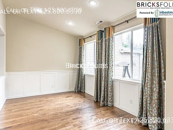 Building Photo - 10251 Eastridge Dr NE