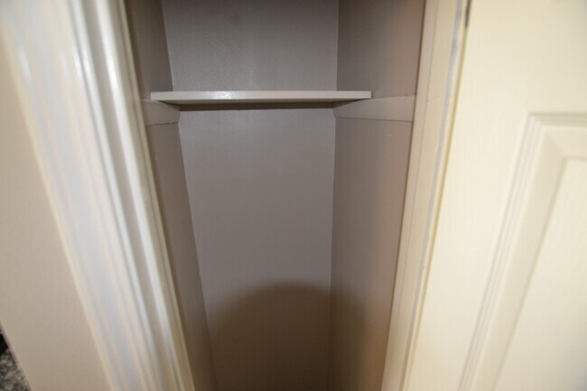 Building Photo - Charming 3 bedroom Duplex Conveniently Loc...