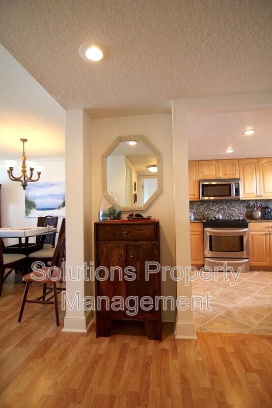 Building Photo - 1095 N Hwy A1A