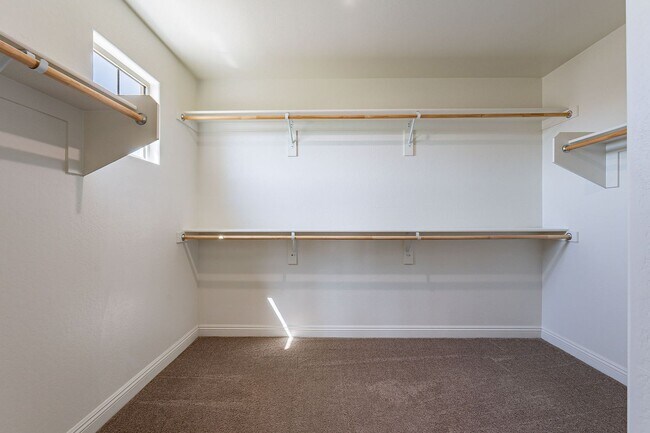 Building Photo - 4 bedroom home for rent