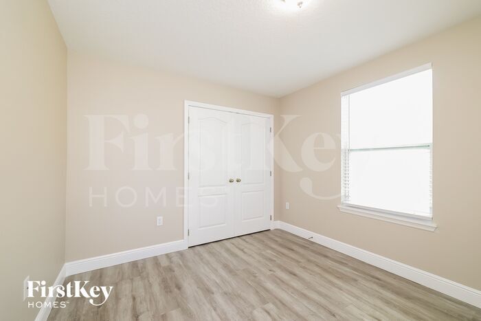Building Photo - 421 N Finley Ave