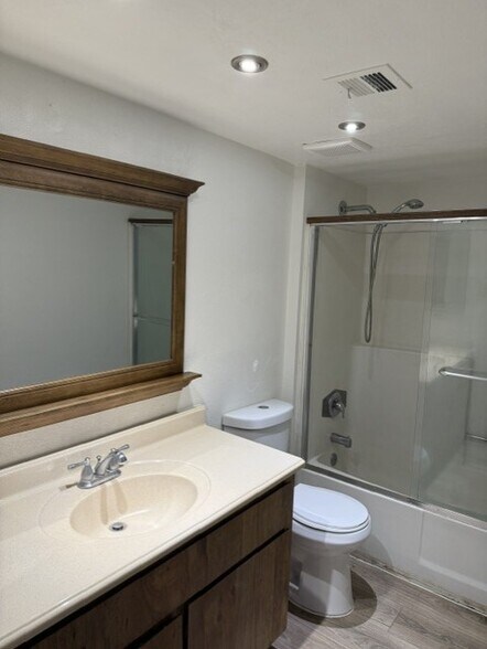 Building Photo - 3810 N Maryvale Pky