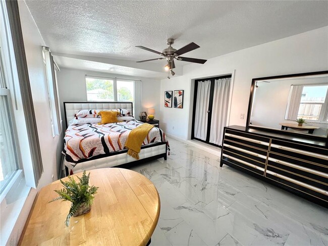 Building Photo - 2173 Riviera Dr