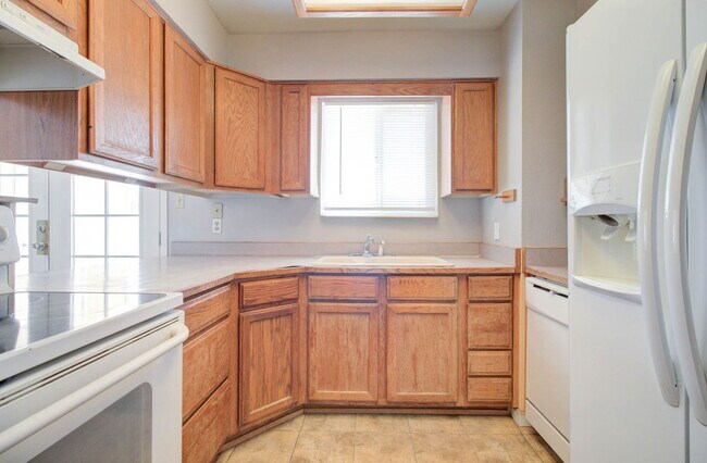 Building Photo - 1301 W 15th St