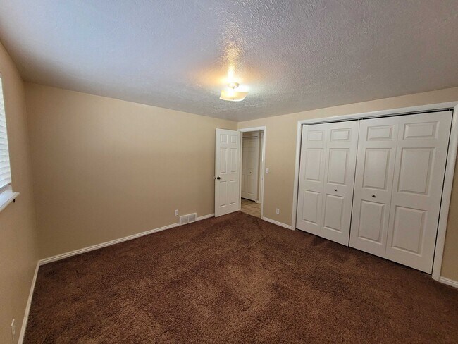 Building Photo - 125 W 1100 N