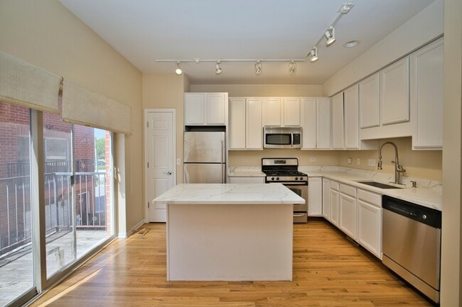 Building Photo - 353 E Eastgate Pl