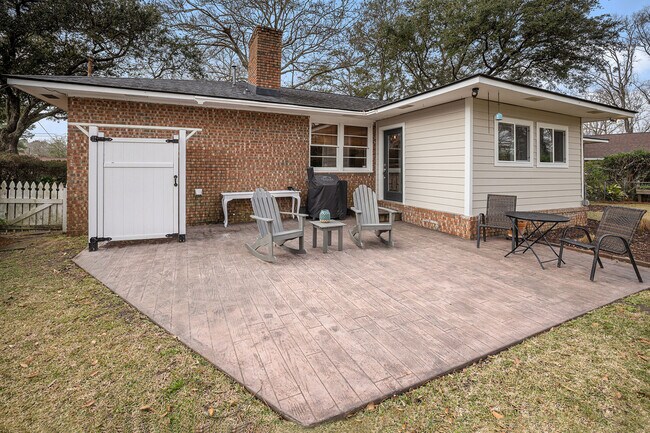 Building Photo - 826 Symmes Dr