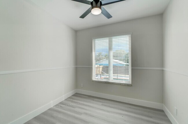 Building Photo - 840 Bradley St