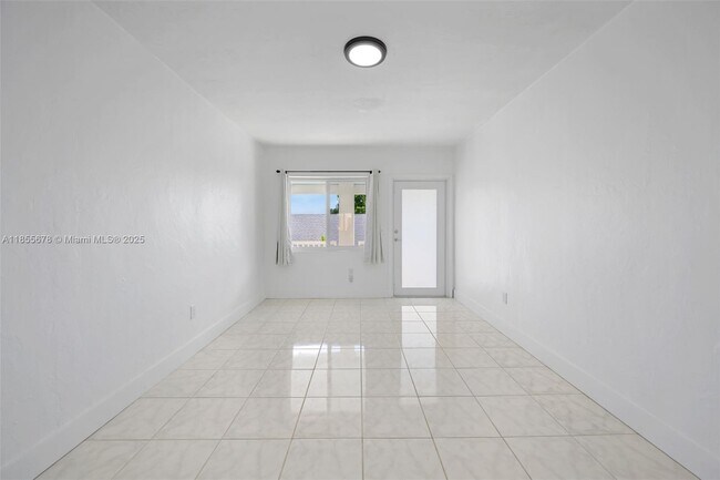 Building Photo - 550 NE 82nd Terrace