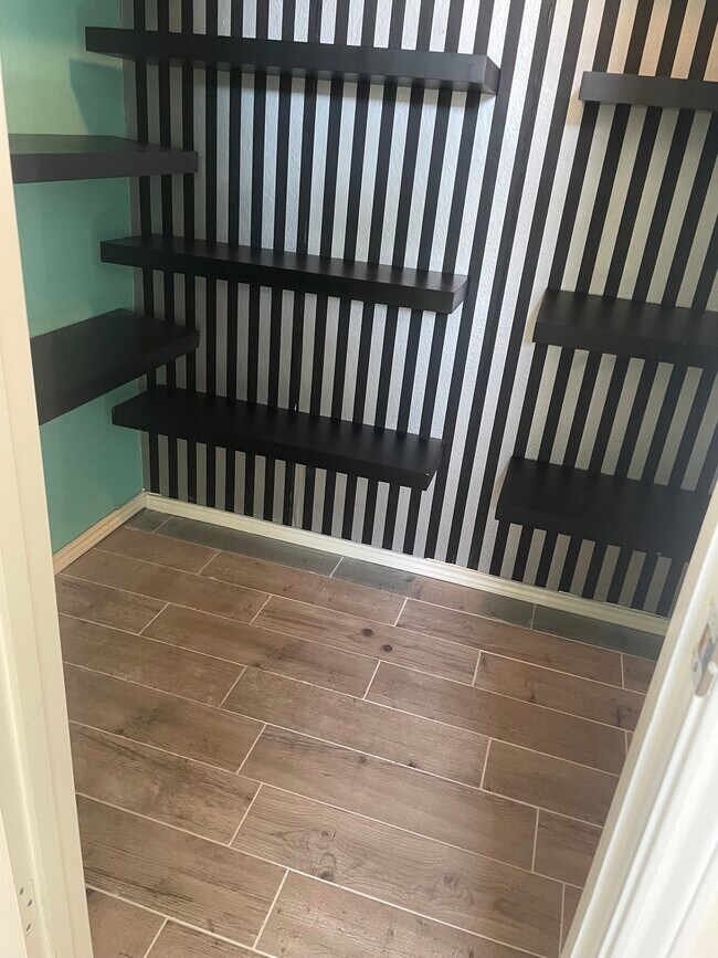 Building Photo - 8007 Blackcherry Ln