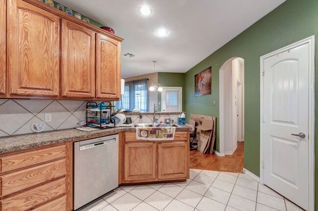 Building Photo - 5932 Desperado Dr