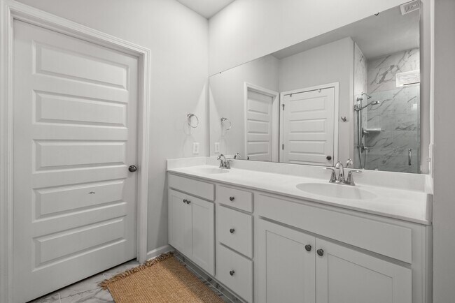 Building Photo - 119 Holloway Hl