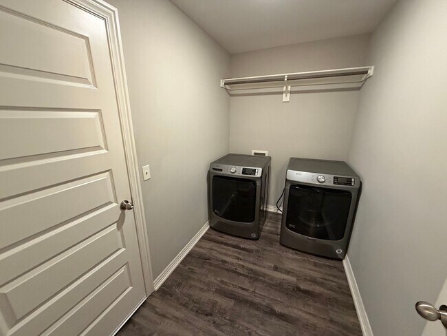 Building Photo - 6025 W Quinn St