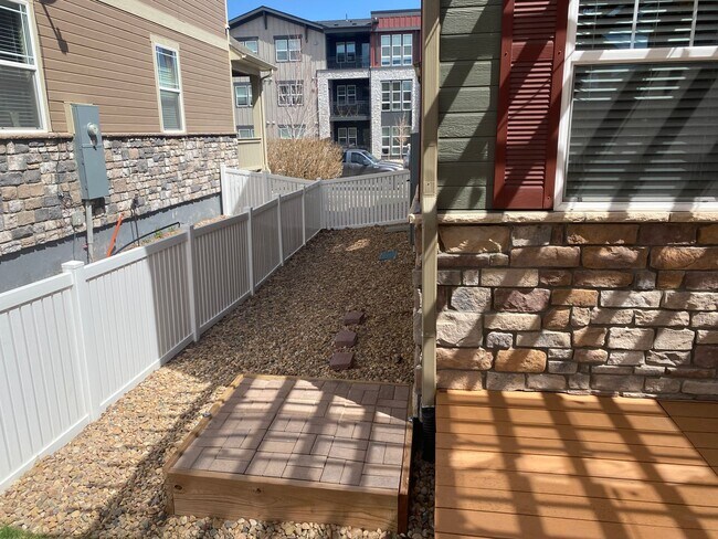 Building Photo - Charming, 3 story, 4 bed/3 bath on Corner Lot!