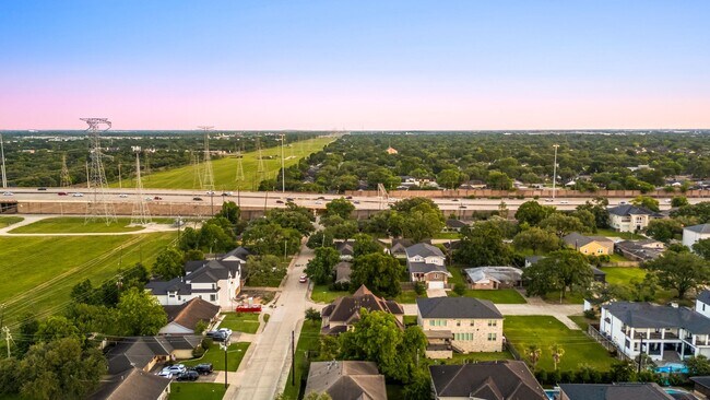 Building Photo - 4302 Meyerwood Dr