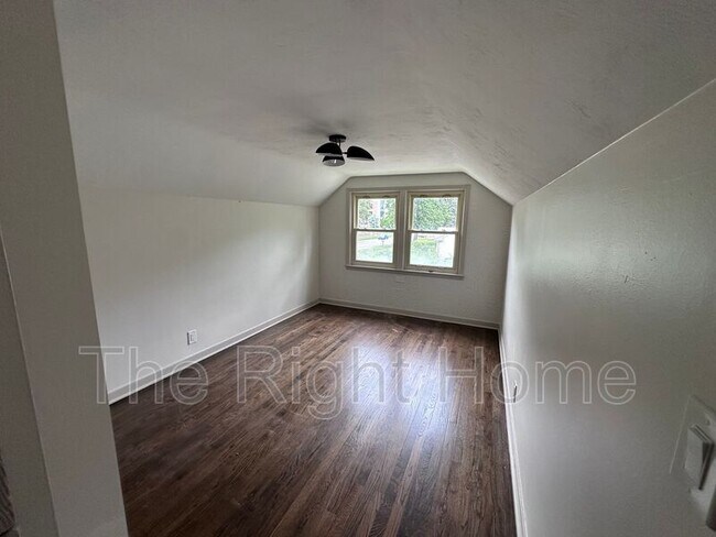 Building Photo - 600 S 48th St