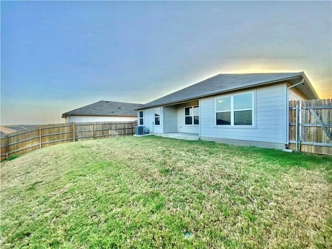 Building Photo - 5905 Ronee Leah Dr