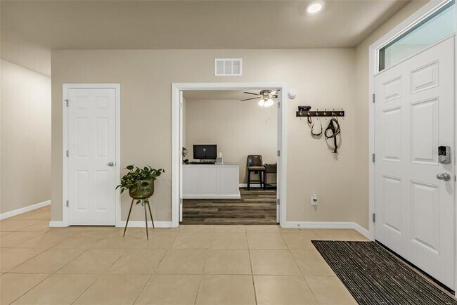 Building Photo - 7177 W Lenox Cir