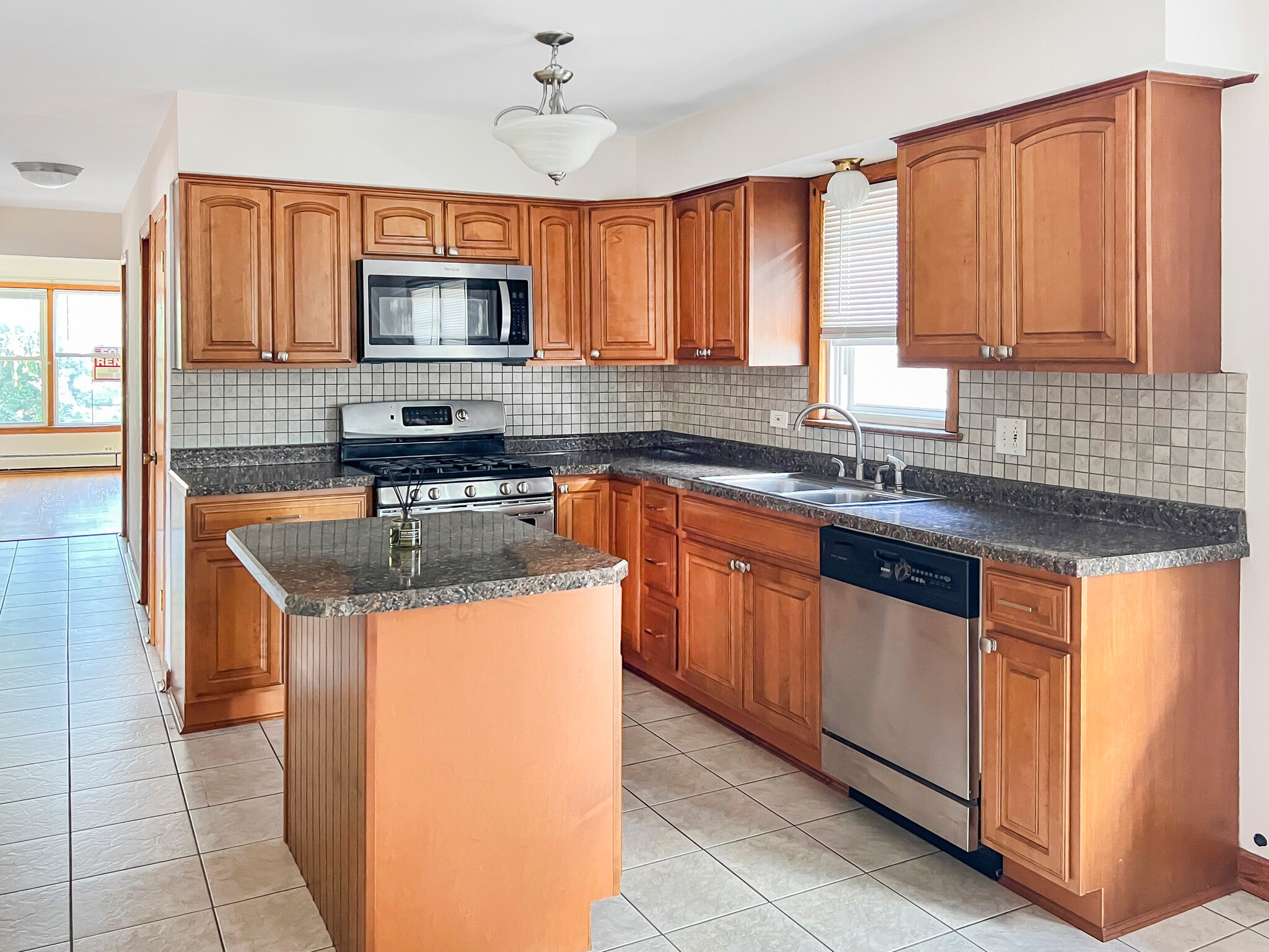 Kitchen - 5043 W Cornelia Ave