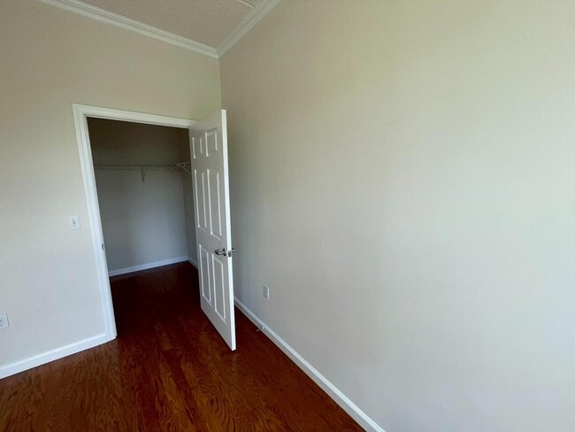 Building Photo - 31 Greenridge Ave