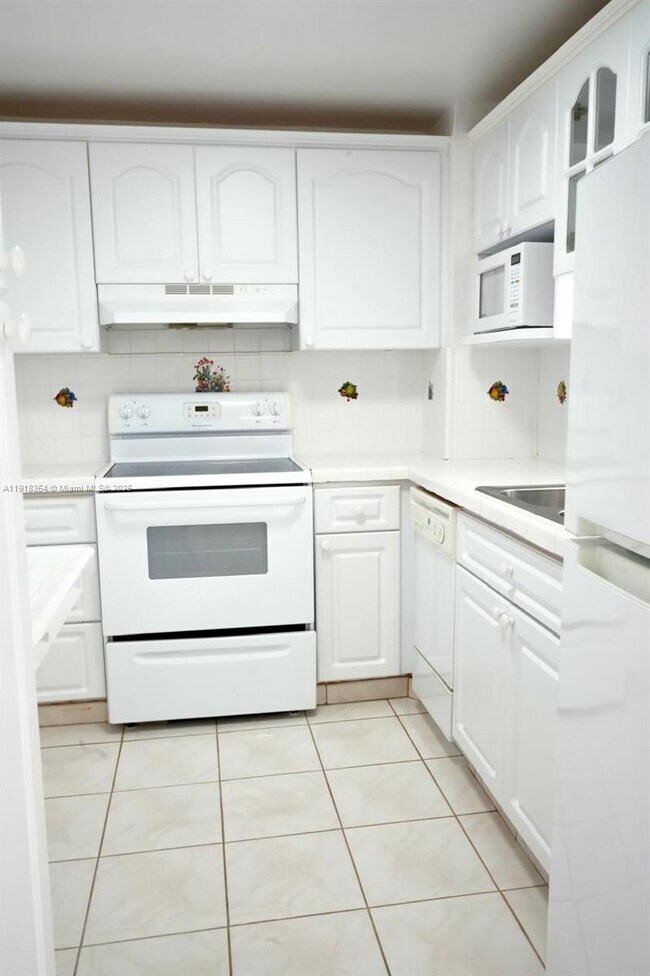 Building Photo - 8000 Harding Ave