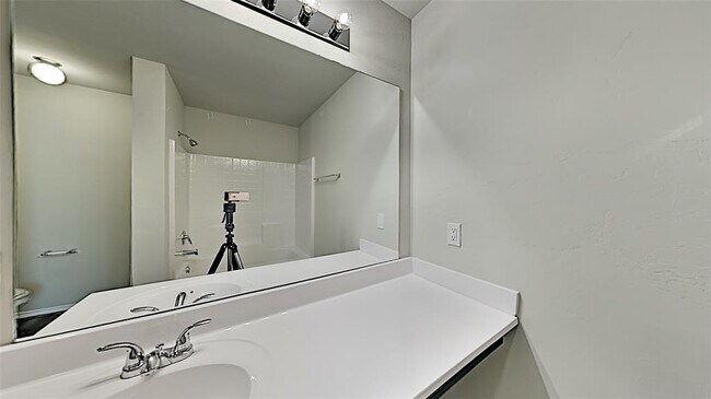 Building Photo - 16208 Harvester Dr