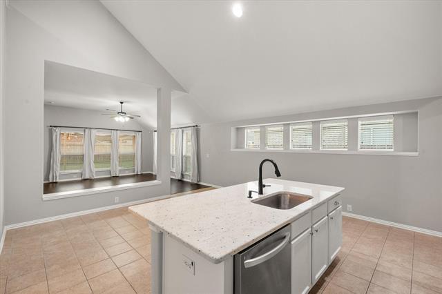 Building Photo - 4802 Oakview Dr
