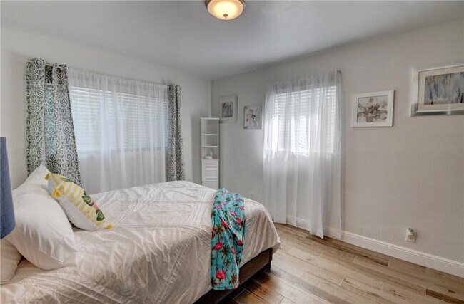 Building Photo - 10 S Swinton Cir