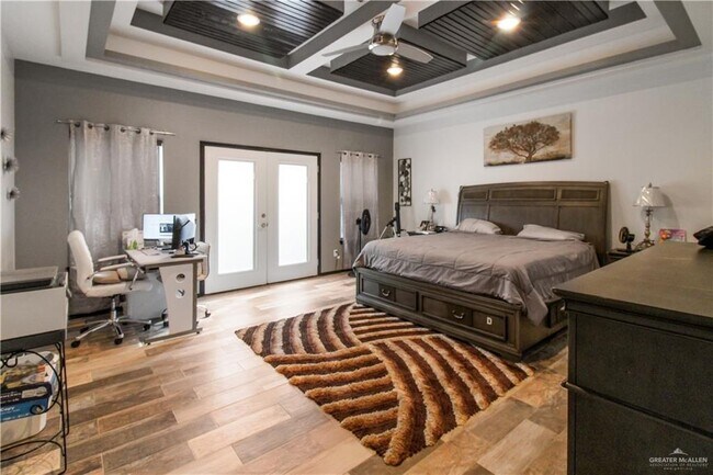 Building Photo - 30 Queens Ave