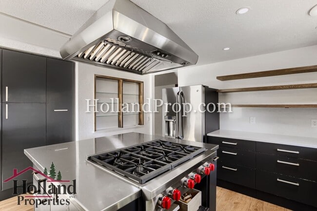 Building Photo - 3 Bedroom home in Aloha