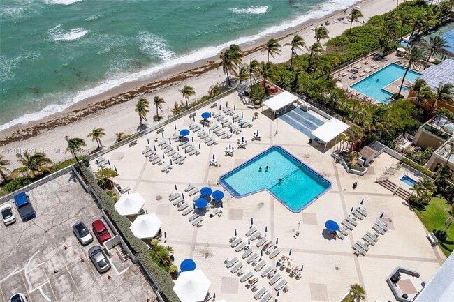 Building Photo - 2030 S Ocean Dr