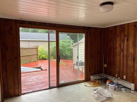 Sun room leading on to the deck - 58 Oakwood Dr