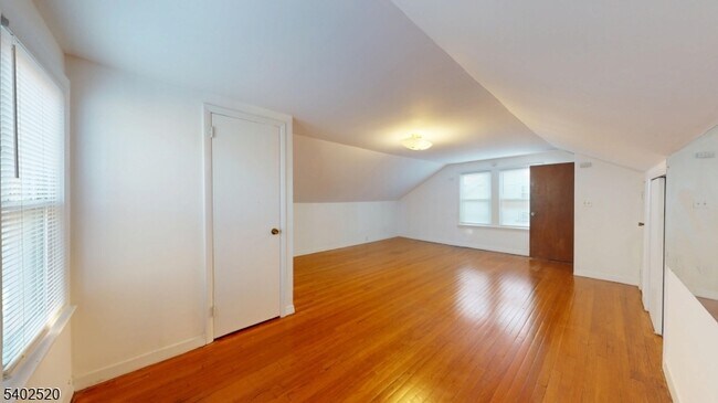 Building Photo - 225 Ward Pl