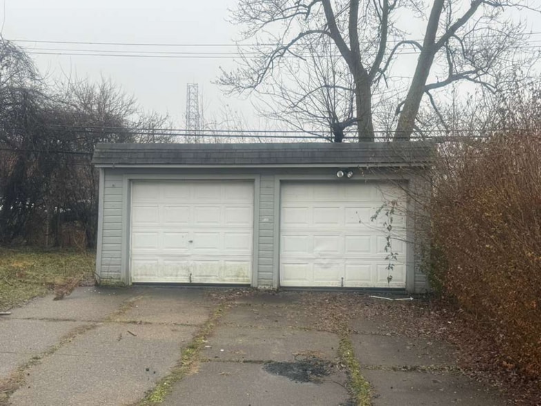 Building Photo - 9002 S Highland Ave