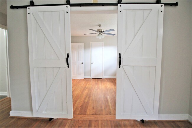 Building Photo - 2807 Holt Dr