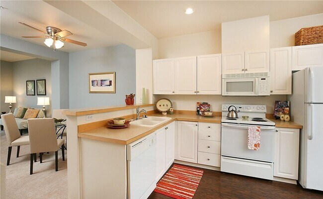 Building Photo - A Cambridge Townhome with 2 Beds and 2.5 B...