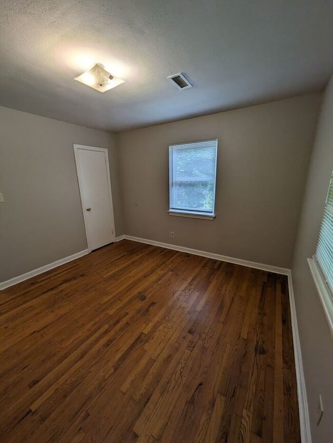 Building Photo - 2BD/1BA Unit in HIckory