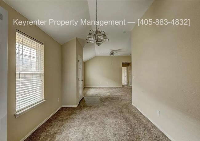 Building Photo - Gorgeous 3 bedroom 2 Bath and 2 Car Home in the Heart of Yukon