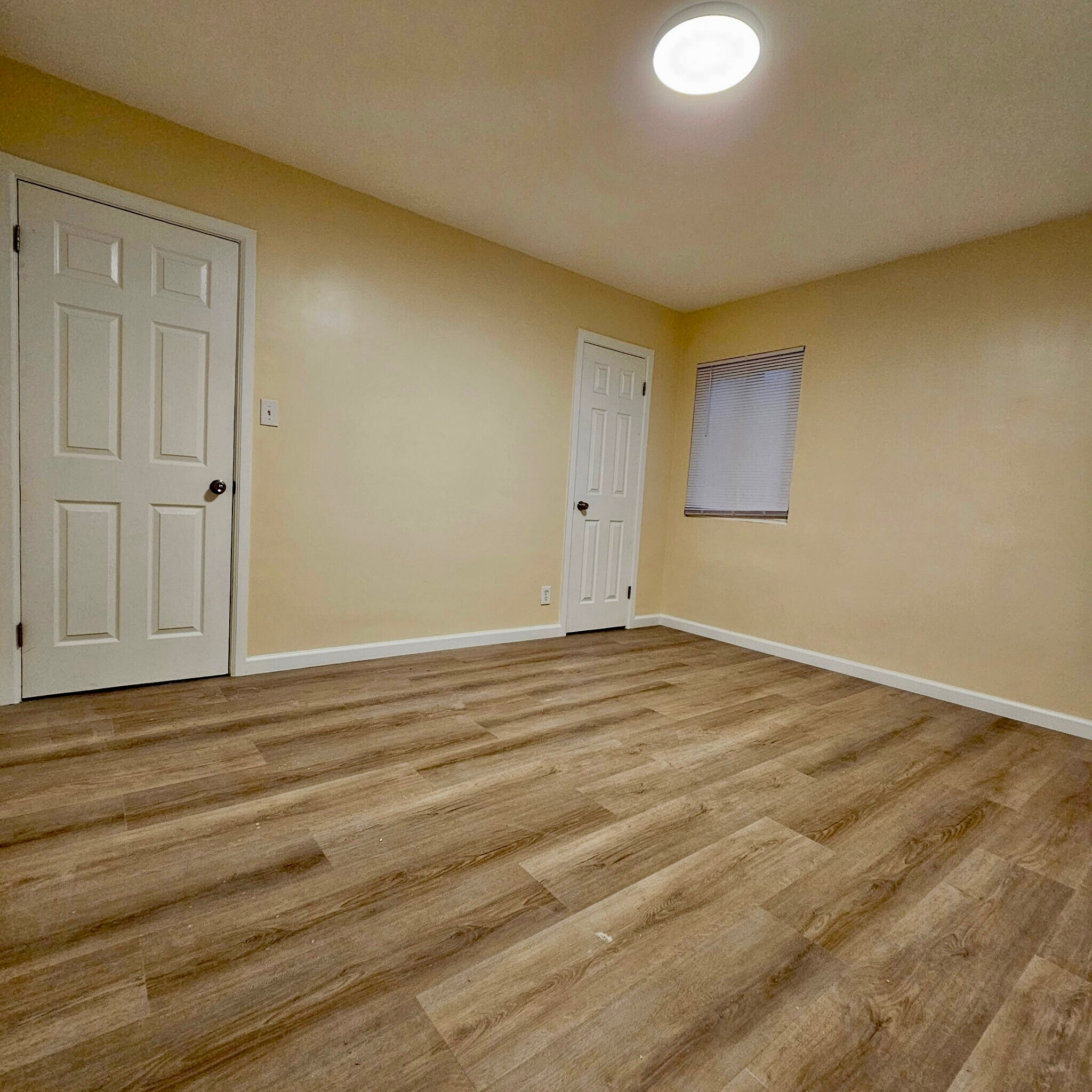 Building Photo - 2132 W 104th St